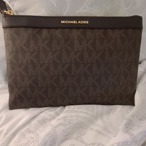NWT| MICHAEL KORS XL CLUTCH